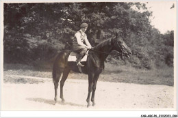 CAR-ABCP6-0521 - HIPPISME - UN CAVALIER - CARTE PHOTO - Paardensport