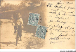 CAR-ABCP11-1076 - PETITE FILLE FAISANT DU VELO - CARTE PHOTO - A LOCALISER  - Autres & Non Classés