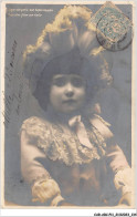 CAR-ABCP11-1062 - ENFANTS - ELLE A MIS SON BEAU CHAPEAU POUR ALLER FAIRE UNE VISITE  - Retratos