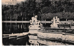 Beloeil  Le Groupe Des Amours Dans Le Parc Du Chateau - Belöil