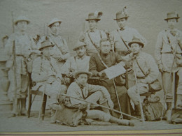 Photo CDV Olsommer Neuchatel  Groupe De Randonneurs Avec Religieux Tenant Une Carte  (Identifiés Au Dos) CA 1880 - L443 - Anciennes (Av. 1900)