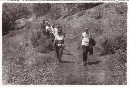 Old Real Original Photo - Group Of Men Women In The Mountains - 1975 Velingrad - Ca. 13x9 Cm - Anonyme Personen