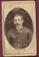 070524 - PHOTO CDV PORTRAIT Photographie Du Chalet Parisien BLONDELU NARBONNE - Portrait Homme Moustache - Personnes Anonymes