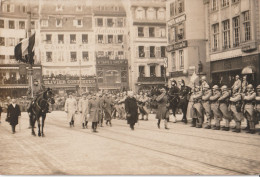 Carte Photo Defilé 1920 Strasbourg,magasin Olivier Confiseur Et Tapis D'orient - Straatsburg