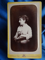 Photo CDV Héraud Aix En Provence  Portrait (profil) Jeune Femme Assise  CA 1875 - L445 - Anciennes (Av. 1900)