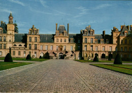 FONTAINEBLEAU - Cour Du Cheval Blanc - Fontainebleau