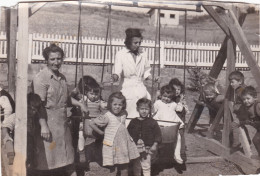 Old Real Original Photo - 2 Women Children On A Playground - Ca. 17x11.5 Cm - Anonyme Personen