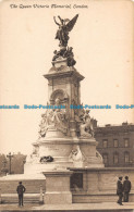 R095369 The Queen Victoria Memorial. London. Eyre And Spottiswoode - Autres & Non Classés