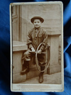 Photo Cdv Anonyme - Petit Garçon Cerceau à La Main, Ca 1890 L444 - Oud (voor 1900)