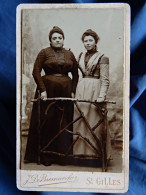 Photo Cdv J De Brémaecker à St Gilles Bruxelles - Deux Femmes Dans Un Décor De Studio, Ca 1890 L444 - Anciennes (Av. 1900)