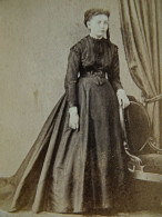 Photo Cdv A. Osbert, Paris - Jeune Femme En Pied, Robe à Crinoline, Second Empire Ca 1865 L444 - Oud (voor 1900)