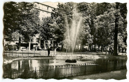 Vichy - Reine Des Villes D'eaux - Un Bassin Dans Les Grands Parcs - Vichy