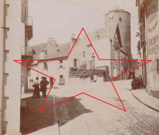 Photo Juillet 1900 VICHY - Une Rue, Le Donjon (vieille Tour) (A256) - Vichy