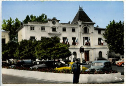 CPSM Dentelée 10.5 X 15 Isère (aujourd'hui Rhône)  SAINT PRIEST   La Mairie  Agent De Police 2cv Citroen 403 Peugeot - Saint Priest