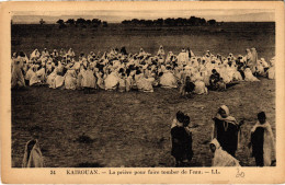 CPA AK Kairouan La Priere Pour Faire Tomber De L'eau TUNISIA (1405356) - Tunisie