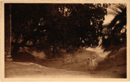 CPA AK Tozeur Sous L'Arbre Sacre TUNISIA (1405309) - Tunisia