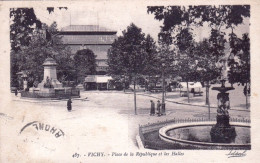 03 - Allier -  VICHY - La Place De La République Et Les Halles - Vichy