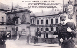 44 - Loire Atlantique - NANTES - L Hotel De Ville - Agent De Police - Nantes