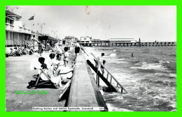 LOWESTOFT, SUFFOLK, UK - BATHING STATION AND JUBILEE ESPLANADE - ANIMATED WITH PEOPLES - REAL PHOTO, EDWARD BODMER - - Lowestoft