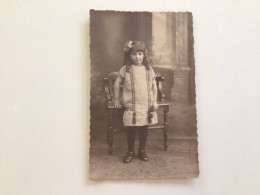 Ancienne Photographie Fillette Phot. : Riche 44-46, Rue De Jurbise à Ghlin-lez-Mons - Personnes Anonymes