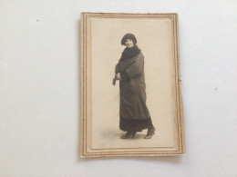 Ancienne Photographie  Cartonnée Portrait De Femme - Anonyme Personen