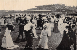 Delcampe - CPA AUSTRALIE / LAWN FLEMINGTON / MELBOURNE / CUP DAY - Sonstige & Ohne Zuordnung