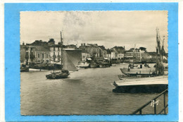 44  .PORNIC  ,  Bâteaux  Dans  Le  Port   . Cpsm  10,5 X 15 . - Pornic