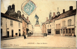 45 JARGEAU - La Place Du Martroi. - Jargeau