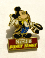 PINS Arthus Bertrand Mickey Nestle Disney Family Numéroté 0359  / 33NAT - Arthus Bertrand