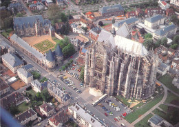 60 - Beauvais - La Cathédrale Saint Pierre Et Son Palais épiscopal - Vue Aérienne - Beauvais