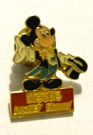 PINS Arthus Bertrand Mickey Nestle Disney Family   / 33NAT - Arthus Bertrand