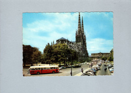 Automobile : Autobus à Bordeaux - La Cathédrale Saint André - Busse & Reisebusse