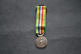 Médaille Ancienne Association Des Anciens Sous Officiers Des Armées De Terre, De Mer Et De L'air - France