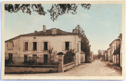 C. P. A. : 16 : AMBLEVILLE (Charente) : La Maison D'Ecole Et La Grand'Rue, Voiture - Other & Unclassified