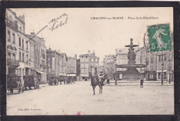 51. CHALONS SUR MARNE . Place De La République . Animée - Châlons-sur-Marne