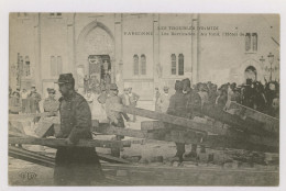 NARBONNE : Les Troubles Du Midi, Les Barricades, Au Fond L'Hôtel De Ville (z3648) - Narbonne