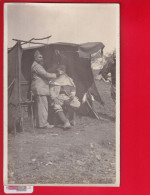 CPA CARTE PHOTO Guerre 14 18  Salon De Coiffure Barbier - Oorlog 1914-18