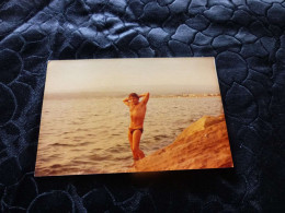 P-571 , Photo, Jeune Homme Gay élégant En Slip En Bord De Mer ,  Circa 1970 - Personnes Anonymes