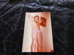 P-579 , Photo, Jeune Homme Gay Musclé En Petit Slip ,  Circa 1970 - Personnes Anonymes