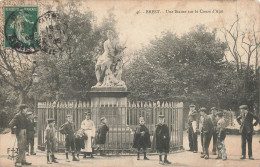 BREST : UNE STATUE SUR LE COURS D'AJOT - Brest