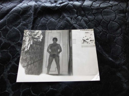 P-590 , Photo, Jeune Homme Gay En Petit Slip Prenant Une Pose , Circa 1970 - Anonymous Persons