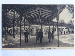 CPA Vichy - Galeries Couvertes Du Parc - Vichy