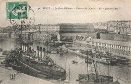 BREST : LE PORT MARITIME - CASERNE DES MARINS - LA JEANNE D'ARC - Brest