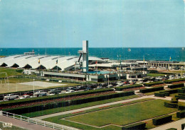 DEAUVILLE . Les Jardins Du Casino Et La Piscine - Deauville