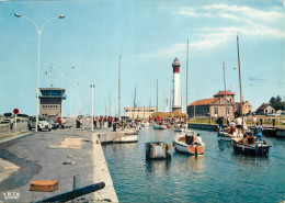 OUISTREHAM RIVA BELLA . La Sortie Des Yachts Et Le Phare - Riva Bella