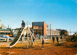 CAYEUX Sur MER . Jardin D'enfants Et Vue Sur Le Casino . - Cayeux Sur Mer