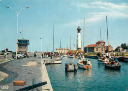 RIVA BELLA OUISTREHAM . La Sortie Des Yachts Et Le Phare - Riva Bella