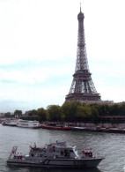 PHOTO DU P.S.S. CORALLINE DEVANT LA TOUR EIFFEL - FORMAT 176 X 130 Mm - Naval Post