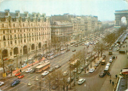 PARIS . Avenue Des Champs Elysées Et Arc De Triomphe . - Andere & Zonder Classificatie