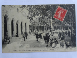 CPA Vichy - Le Salon De Repos Et Le Square De L'hôpital - Vichy